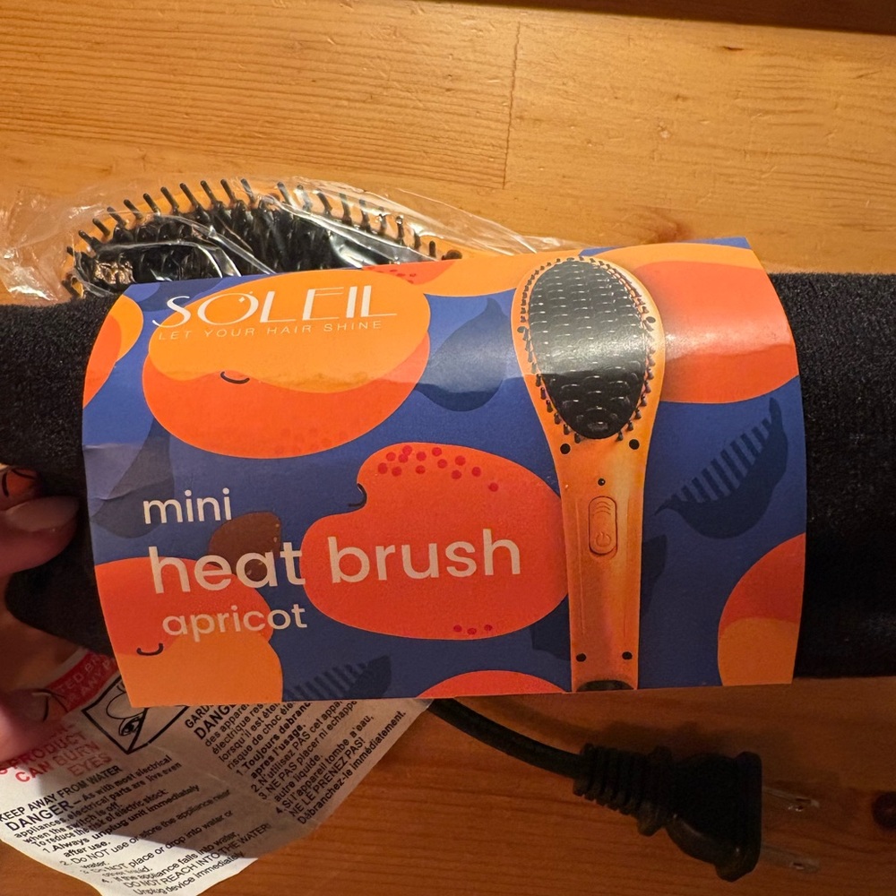 New with Tags Soleil Hair Straightening Brush